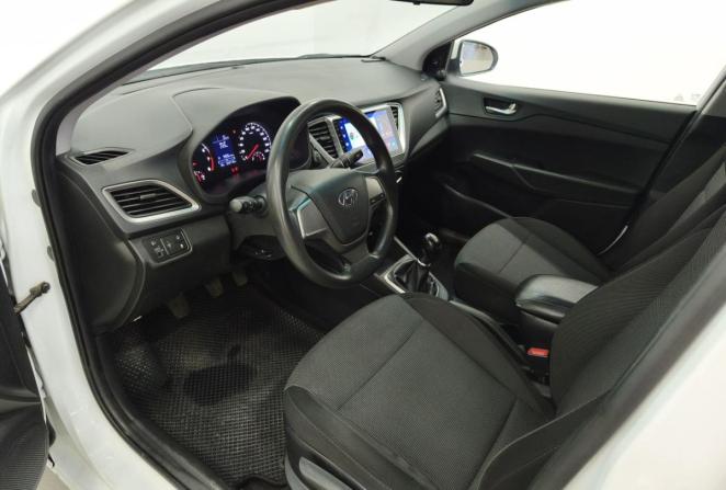 Hyundai Solaris II с пробегом 2018 года, цена 779 000 рублей, 223710 км, седан, Автокод Объявления