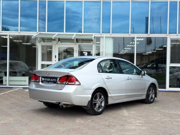 Honda Civic VIII Рестайлинг с пробегом 2009 года, цена 720 000 рублей, 305042 км, седан, Автокод Объявления