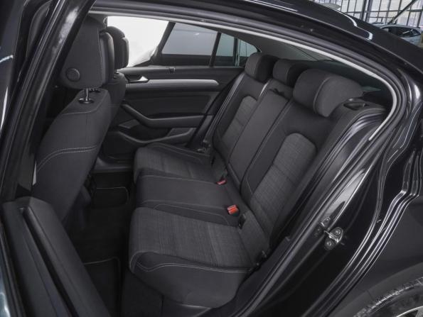 Volkswagen Passat B8 Рестайлинг с пробегом 2019 года, цена 2 369 000 рублей, 151942 км, седан, Автокод Объявления