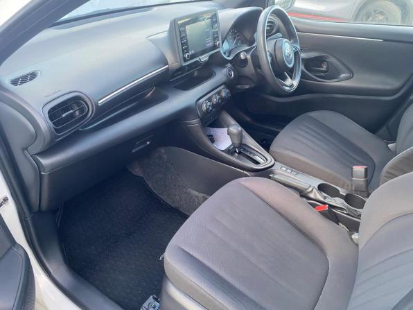 Toyota Yaris IV с пробегом 2020 года, цена 1 330 000 рублей, 121000 км, хэтчбек, Автокод Объявления