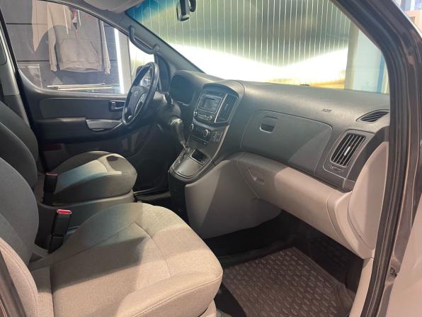 Hyundai H-1 II Рестайлинг 2 с пробегом 2019 года, цена 2 549 000 рублей, 197880 км, минивэн, Автокод Объявления
