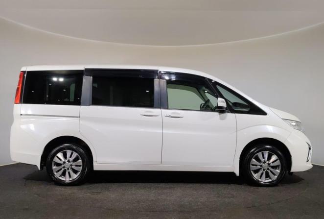Honda Stepwgn V с пробегом 2016 года, цена 1 870 000 рублей, 155200 км, минивэн, Автокод Объявления