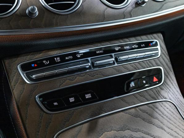 Mercedes-Benz E-Класс V (W213 S213 C238) Рестайлинг с пробегом 2021 года, цена 3 999 700 рублей, 72020 км, седан, Автокод Объявления