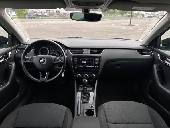 Skoda Octavia III (A7) Рестайлинг с пробегом 2018 года, цена 1 350 000 рублей, 212485 км, лифтбек, Автокод Объявления