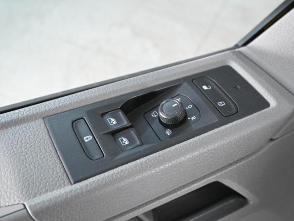 Volkswagen Transporter T6 Рестайлинг с пробегом 2020 года, цена 4 399 000 рублей, 117282 км, минивэн, Автокод Объявления