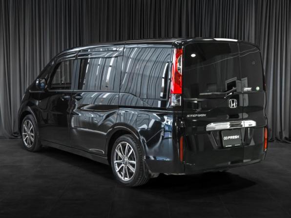Honda Stepwgn V с пробегом 2015 года, цена 1 819 000 рублей, 197235 км, минивэн, Автокод Объявления
