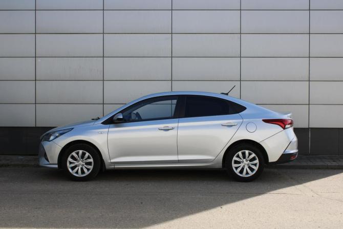 Hyundai Solaris II Рестайлинг с пробегом 2021 года, цена 1 585 000 рублей, 75162 км, седан, Автокод Объявления