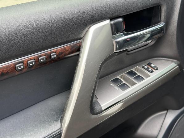 Toyota Land Cruiser 200 Series Рестайлинг 1 с пробегом 2015 года, цена 3 125 000 рублей, 430000 км, внедорожник, Автокод Объявления