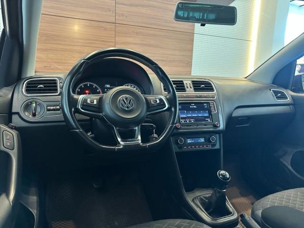 Volkswagen Polo V Рестайлинг с пробегом 2016 года, цена 1 299 900 рублей, 113331 км, седан, Автокод Объявления