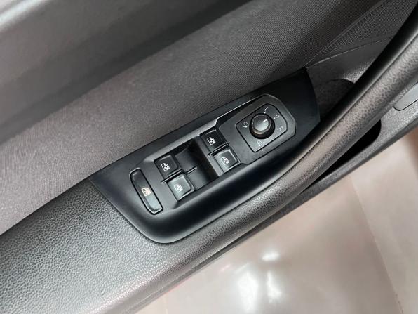 Volkswagen Passat B8 с пробегом 2017 года, цена 1 760 000 рублей, 127130 км, седан, Автокод Объявления