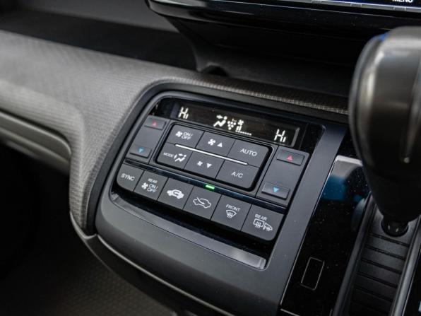 Honda Stepwgn V Рестайлинг с пробегом 2019 года, цена 2 295 000 рублей, 100536 км, минивэн, Автокод Объявления