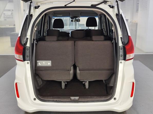 Honda Freed II с пробегом 2017 года, цена 1 519 000 рублей, 136000 км, компактвэн, Автокод Объявления