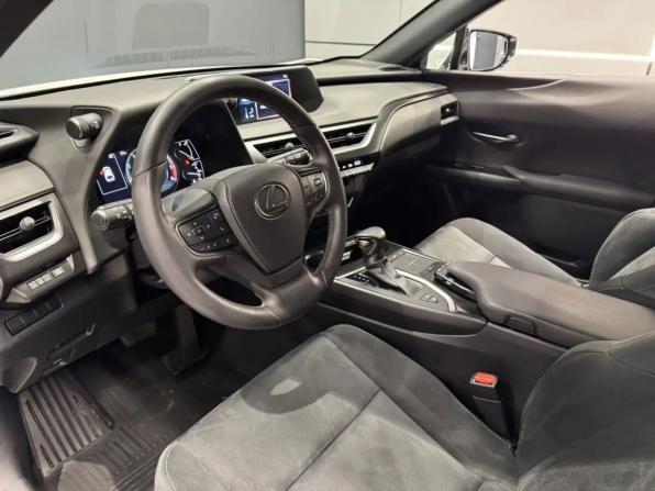 Lexus UX I с пробегом 2021 года, цена 3 379 000 рублей, 32000 км, внедорожник, Автокод Объявления