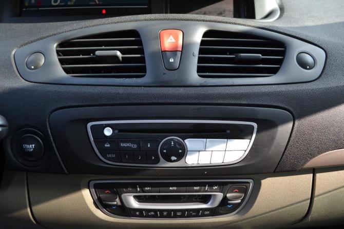 Renault Scenic III с пробегом 2009 года, цена 610 000 рублей, 278000 км, минивэн, Автокод Объявления