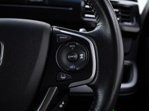 Honda Stepwgn V Рестайлинг с пробегом 2019 года, цена 2 395 000 рублей, 73018 км, минивэн, Автокод Объявления
