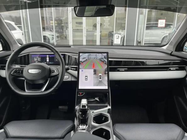Geely Atlas II с пробегом 2024 года, цена 2 850 000 рублей, 45372 км, внедорожник, Автокод Объявления