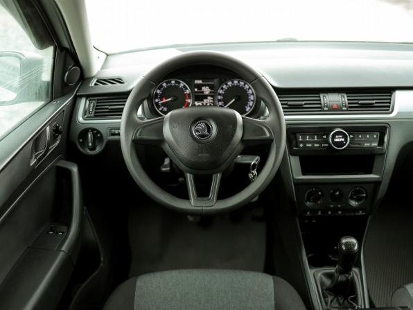 Skoda Rapid I с пробегом 2016 года, цена 1 049 000 рублей, 93757 км, лифтбек, Автокод Объявления