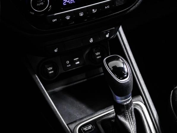 Hyundai Solaris II с пробегом 2018 года, цена 1 279 000 рублей, 100000 км, седан, Автокод Объявления