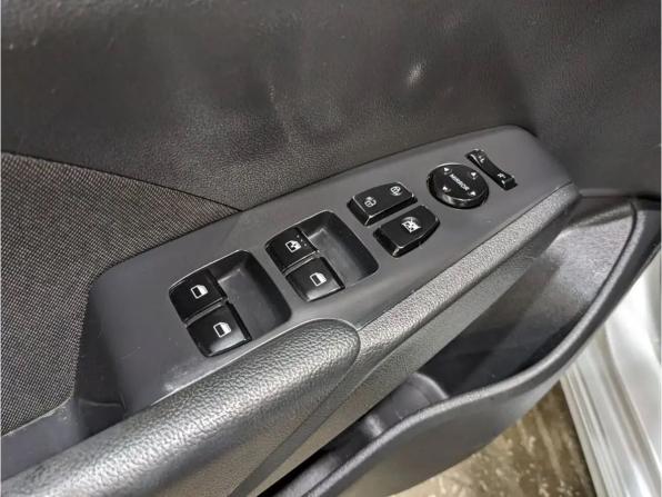 Hyundai Solaris II с пробегом 2018 года, цена 940 000 рублей, 195000 км, седан, Автокод Объявления