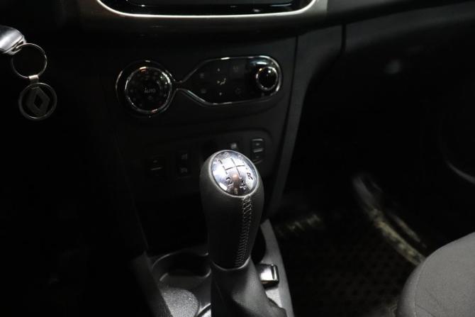 Renault Logan II Рестайлинг с пробегом 2019 года, цена 976 000 рублей, 118789 км, седан, Автокод Объявления