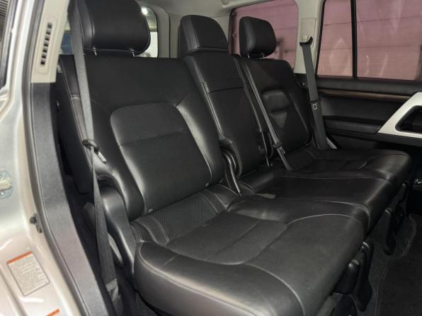 Toyota Land Cruiser 200 Series Рестайлинг 2 с пробегом 2018 года, цена 5 399 000 рублей, 220541 км, внедорожник, Автокод Объявления