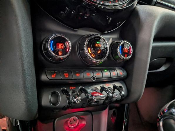 Mini Hatch III (F55/F56) Рестайлинг с пробегом 2020 года, цена 2 350 000 рублей, 51000 км, хэтчбек, Автокод Объявления