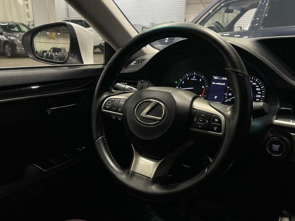 Lexus ES VI Рестайлинг с пробегом 2017 года, цена 2 490 000 рублей, 132973 км, седан, Автокод Объявления