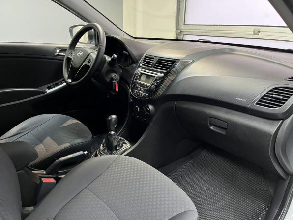 Hyundai Solaris I с пробегом 2012 года, цена 729 000 рублей, 184100 км, хэтчбек, Автокод Объявления