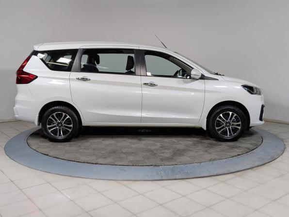 Suzuki Ertiga II Рестайлинг с пробегом 2022 года, цена 1 999 500 рублей, 49500 км, минивэн, Автокод Объявления
