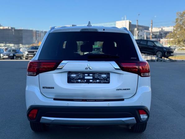 Mitsubishi Outlander III Рестайлинг 3 с пробегом 2018 года, цена 2 190 000 рублей, 144871 км, внедорожник, Автокод Объявления