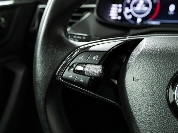 Skoda Rapid II с пробегом 2021 года, цена 1 799 700 рублей, 59842 км, лифтбек, Автокод Объявления