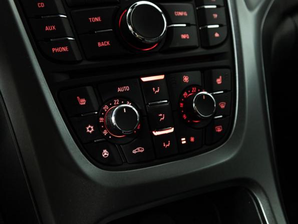 Opel Astra J Рестайлинг с пробегом 2014 года, цена 949 777 рублей, 140813 км, хэтчбек, Автокод Объявления