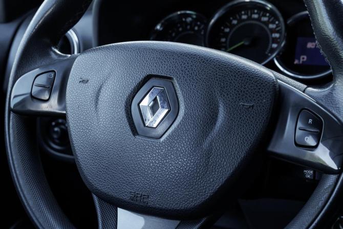 Renault Sandero II с пробегом 2016 года, цена 874 000 рублей, 80701 км, хэтчбек, Автокод Объявления