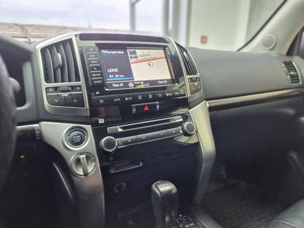 Toyota Land Cruiser 200 Series Рестайлинг 1 с пробегом 2015 года, цена 5 000 000 рублей, 136000 км, внедорожник, Автокод Объявления