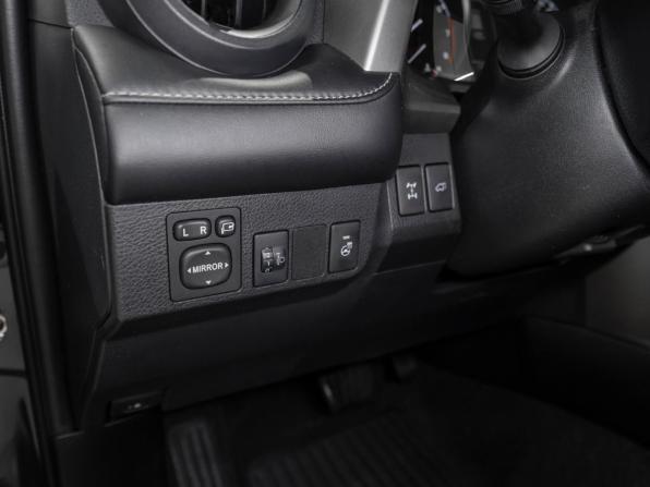 Toyota RAV4 IV (XA40) Рестайлинг с пробегом 2017 года, цена 2 275 000 рублей, 138656 км, внедорожник, Автокод Объявления