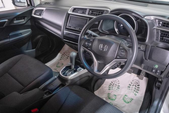 Honda Fit III Рестайлинг с пробегом 2018 года, цена 1 429 000 рублей, 34000 км, хэтчбек, Автокод Объявления