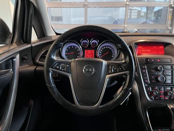 Opel Astra J с пробегом 2011 года, цена 632 000 рублей, 247258 км, хэтчбек, Автокод Объявления