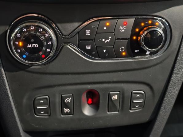 Renault Logan II с пробегом 2017 года, цена 792 800 рублей, 135655 км, седан, Автокод Объявления