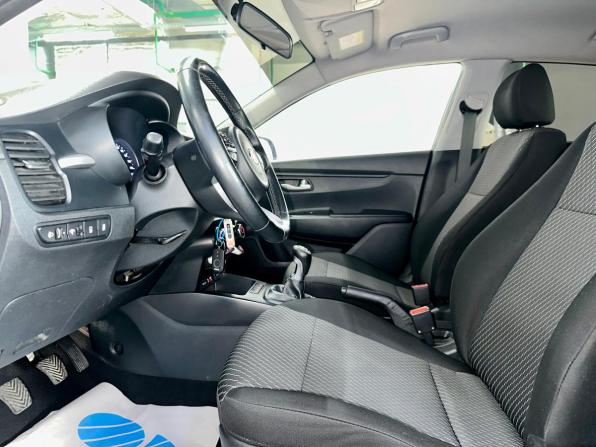 Kia Rio IV с пробегом 2018 года, цена 1 360 000 рублей, 141500 км, хэтчбек, Автокод Объявления