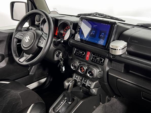 Suzuki Jimny IV с пробегом 2019 года, цена 2 490 000 рублей, 111070 км, внедорожник, Автокод Объявления