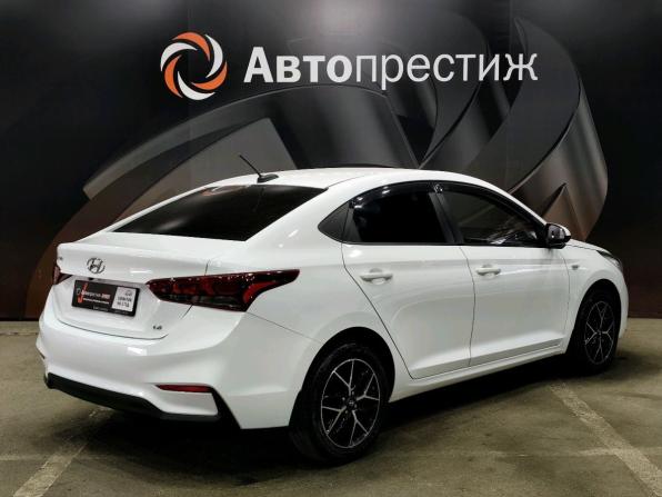 Hyundai Solaris II с пробегом 2017 года, цена 1 045 000 рублей, 202258 км, седан, Автокод Объявления
