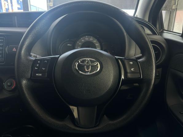 Toyota Vitz III (XP130) Рестайлинг 2 с пробегом 2017 года, цена 949 000 рублей, 140000 км, хэтчбек, Автокод Объявления