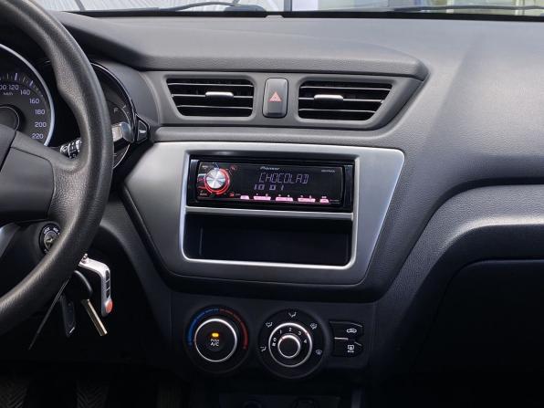 Kia Rio III Рестайлинг с пробегом 2015 года, цена 949 000 рублей, 135591 км, хэтчбек, Автокод Объявления