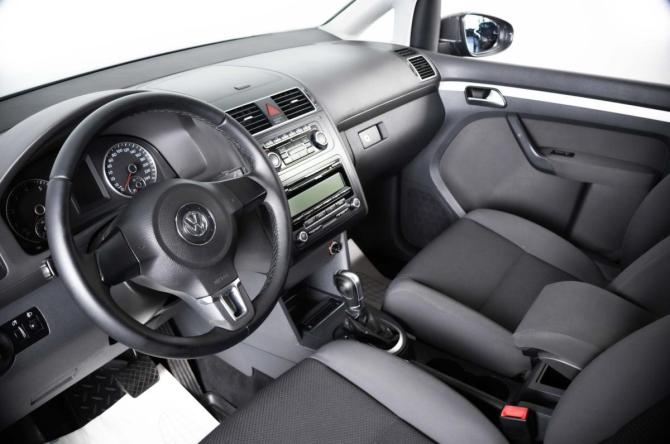 Volkswagen Touran I Рестайлинг 2 с пробегом 2010 года, цена 879 000 рублей, 222690 км, компактвэн, Автокод Объявления