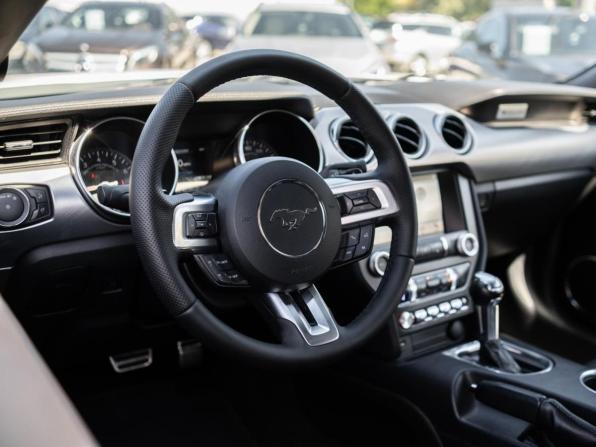 Ford Mustang VI Рестайлинг с пробегом 2019 года, цена 3 399 000 рублей, 140907 км, кабриолет, Автокод Объявления