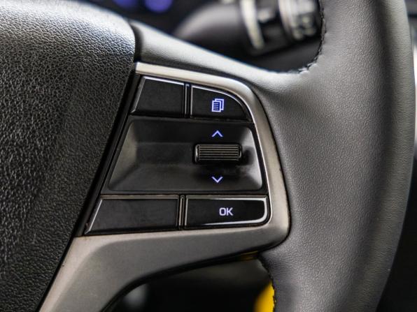 Hyundai Solaris II с пробегом 2018 года, цена 998 000 рублей, 95094 км, седан, Автокод Объявления