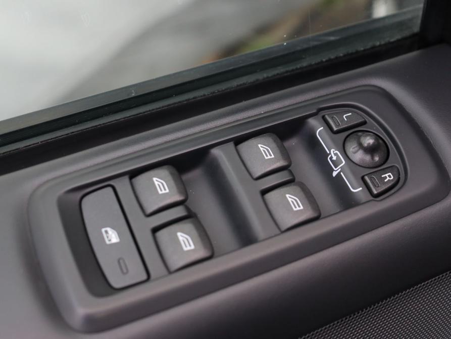 Land Rover Discovery IV Рестайлинг Москва  - изображение 11