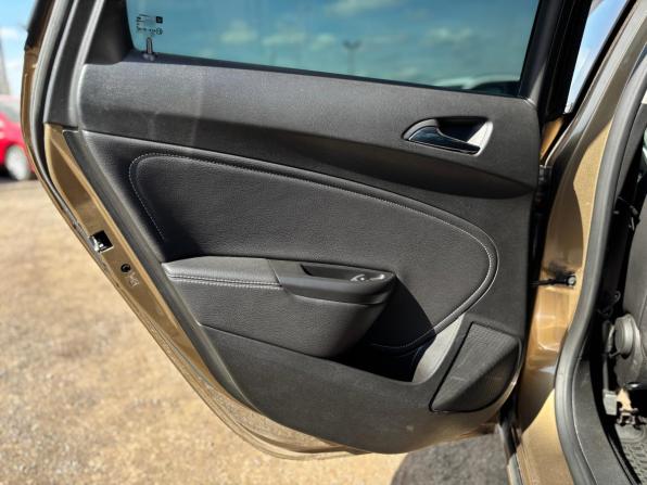 Opel Astra J Рестайлинг с пробегом 2013 года, цена 630 000 рублей, 187564 км, седан, Автокод Объявления