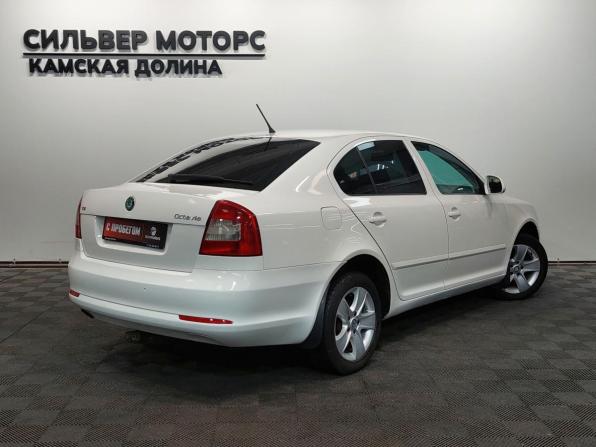 Skoda Octavia II (A5) Рестайлинг с пробегом 2011 года, цена 700 000 рублей, 172000 км, лифтбек, Автокод Объявления