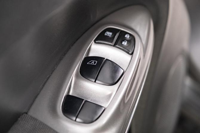Nissan Juke I с пробегом 2012 года, цена 899 000 рублей, 230000 км, внедорожник, Автокод Объявления